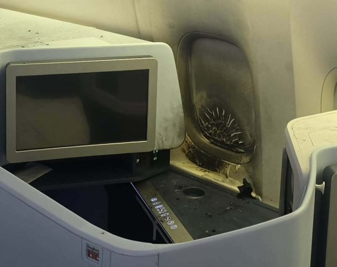 Powerbank incendeia-se a bordo de Boeing 777 da KLM obriga a regresso a Amesterdão